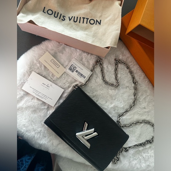Louis Vuitton  Epi Twist Chain Wallet - Picture 3 of 12
